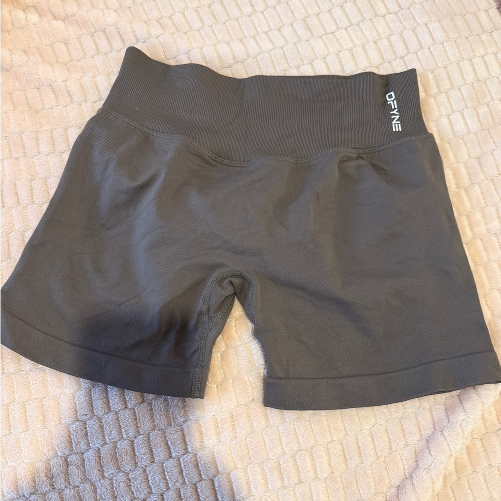 Dfyne Truffle impact shorts